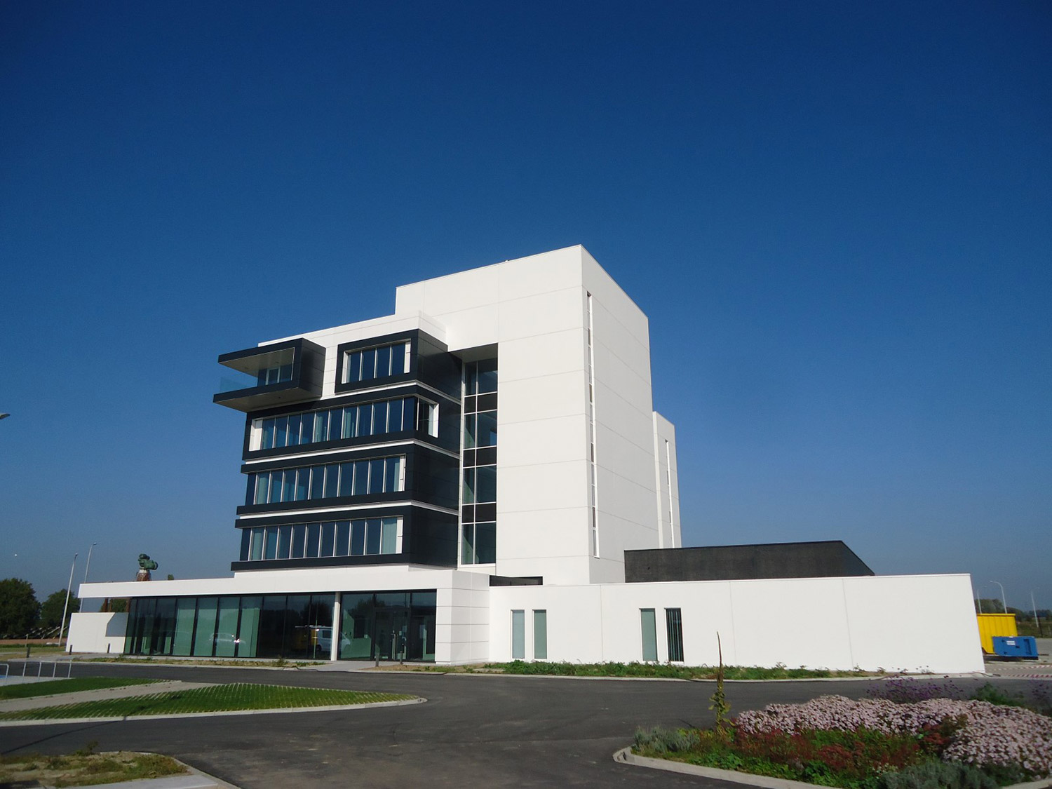 aanleg natuurtuin rondom kantoren Fluvius